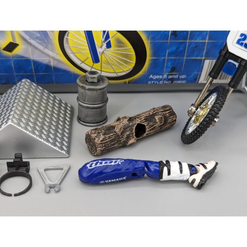 Tara Toy Extreme Gear Case Fingerboards Bikes Collectors Case W/ Accessories - Picture 3 of 16